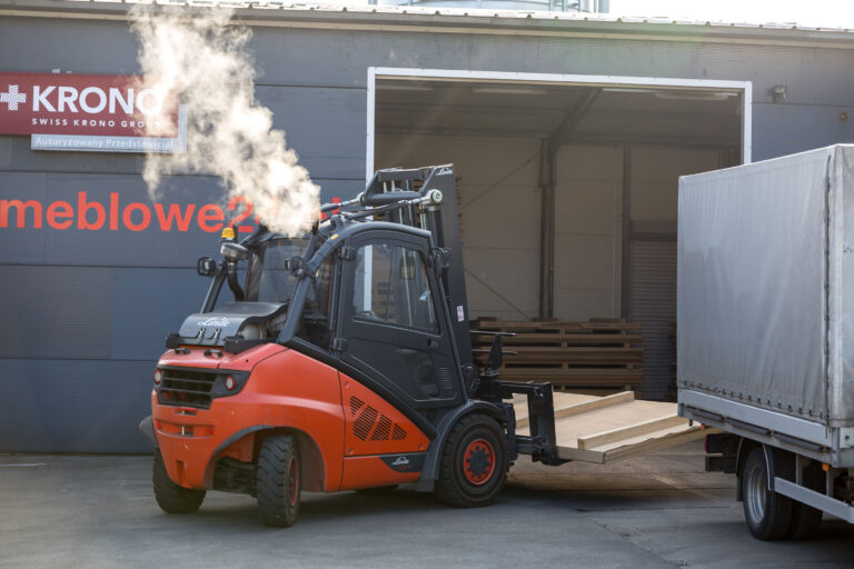 Logistyka i transport w BARTiX - dostawa materiałów meblowych na Podkarpaciu